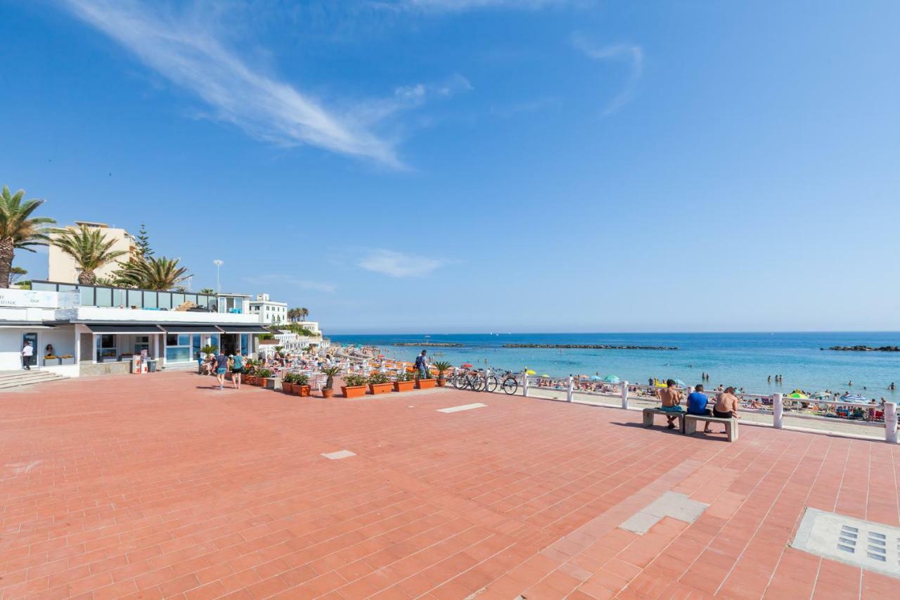Titty Beach House Санта-Маринелла Экстерьер фото